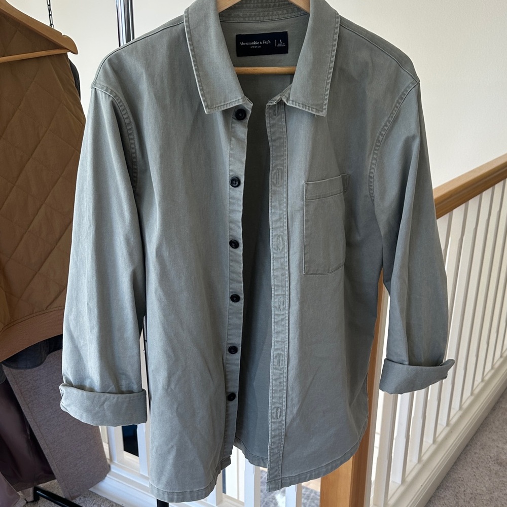 Abercrombie & Fitch Men's Green Button-Up Shirt
